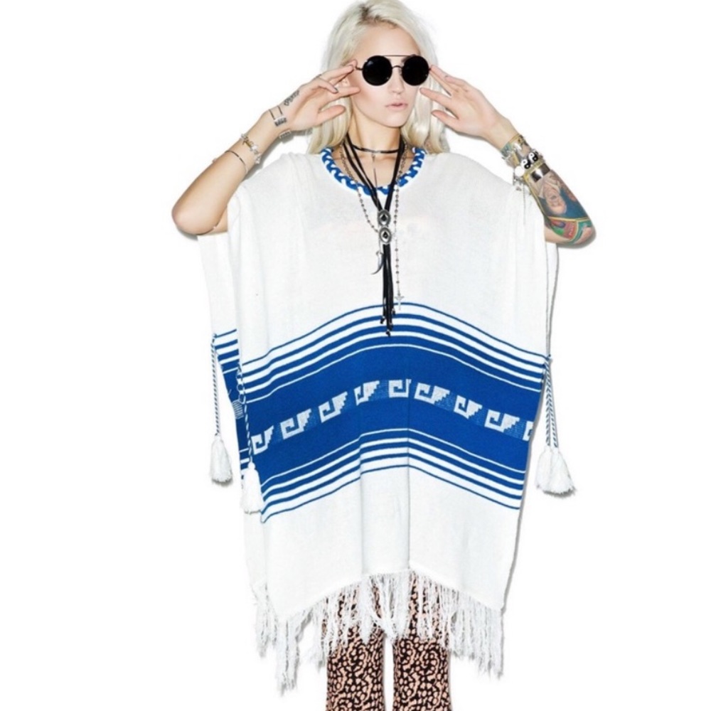 🆕 Wildfox Aztec white poncho